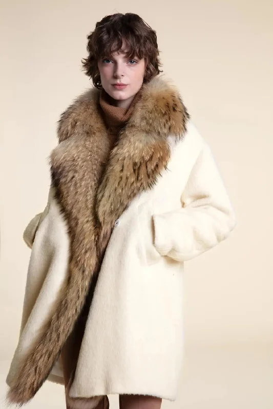 Wool coat with fur